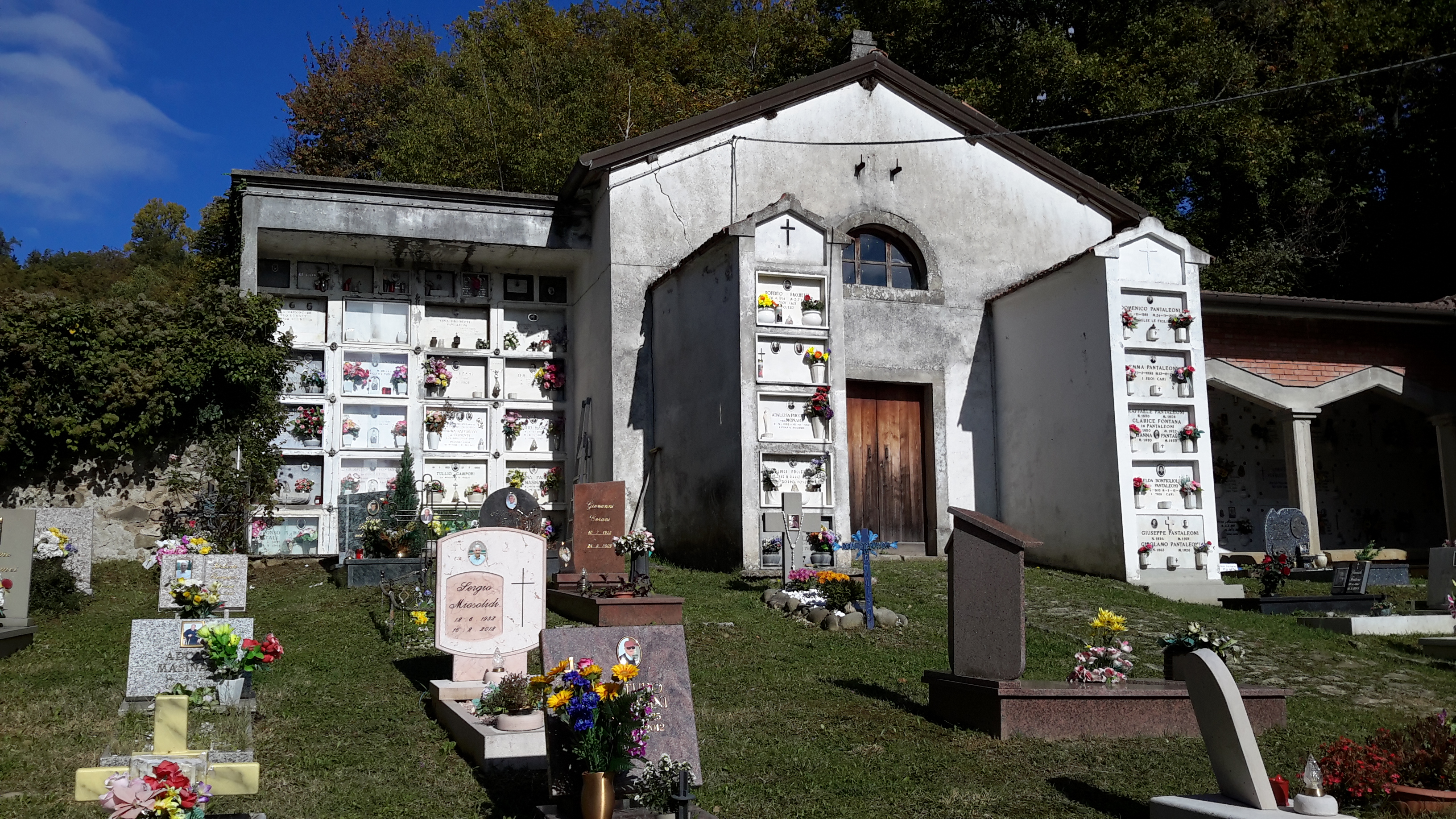 Lavori di manutenzione ordinaria ai loculi/ossari privati nel cimitero di Camugnano 