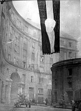 Lyukas zászló 1956-ban a Corvin-közben
