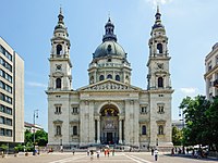 A Szent István-bazilika főhomlokzata a Szent István tér felől