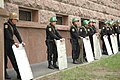 A belügyi csapatok katonái a parlamentnél