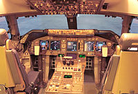 Japan Airlines, Boeing 747–400 pilótafülke