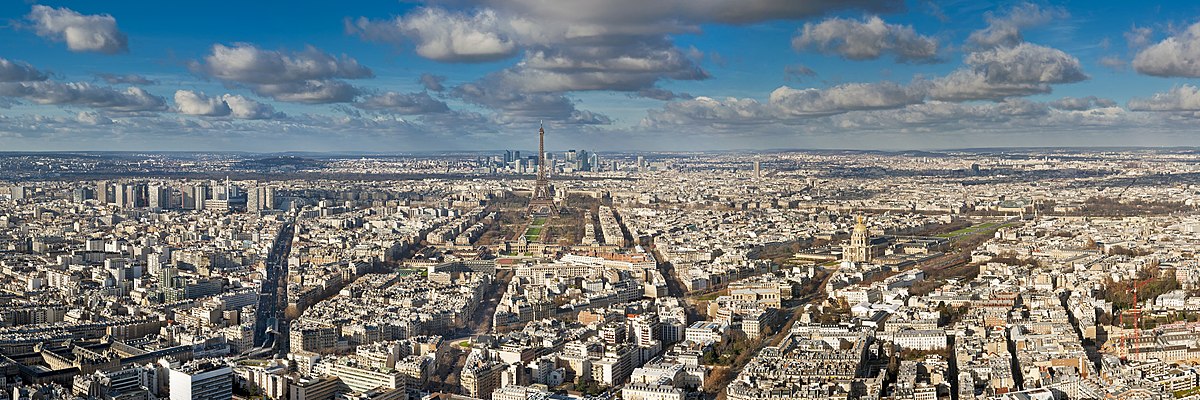 Párizs látképe a 210 méter magas Montparnasse-toronyból