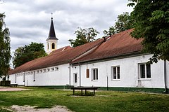 Az iskola 1975–1981 között felépült szárnya