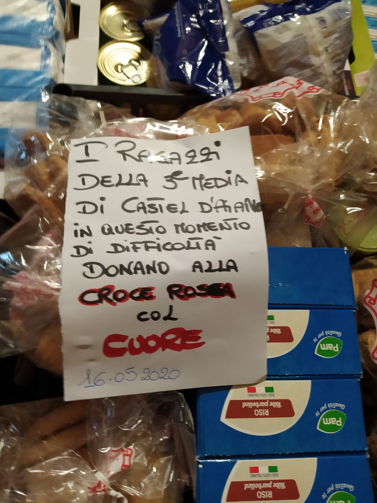 Annullata la gita, a Castel d’Aiano la classe fa la spesa per le famiglie in difficoltà