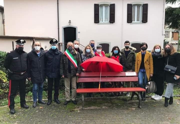 Gaggio Montano, inaugurata la Panchina rossa