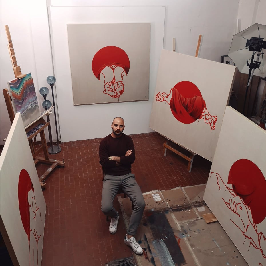 A Castiglione l'esposizione di Simone Miccichè: pronta per New York, la mostra riparte da casa