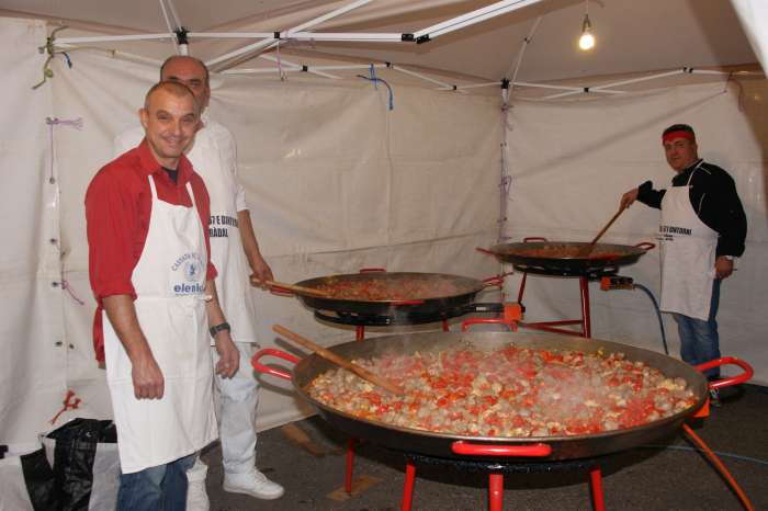 La paellata da record di Tolè raccoglie duemila euro per il teatro parrocchiale