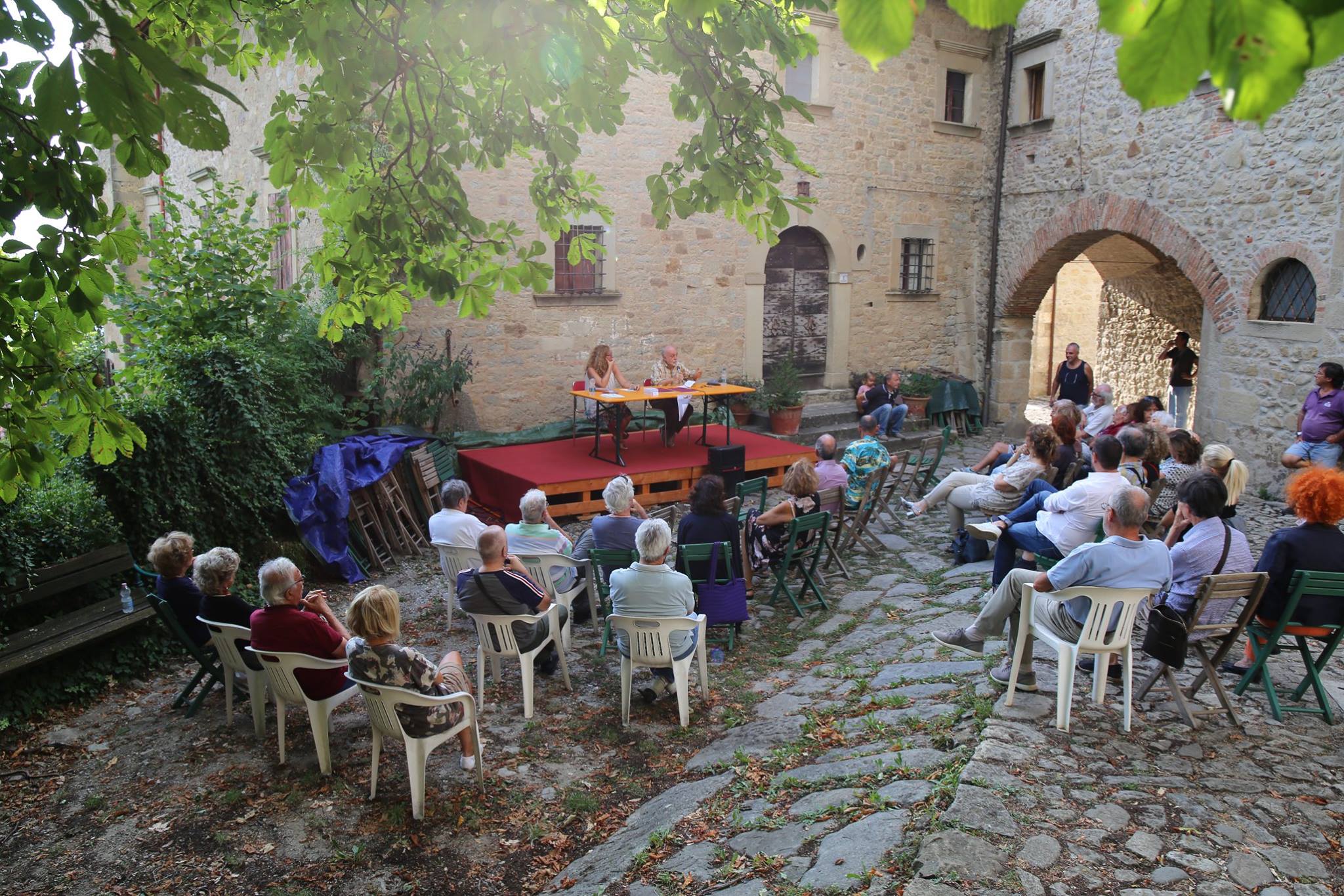 Al borgo “La Scola” si inaugura la Via Crucis realizzata da Gian Paolo Roffi